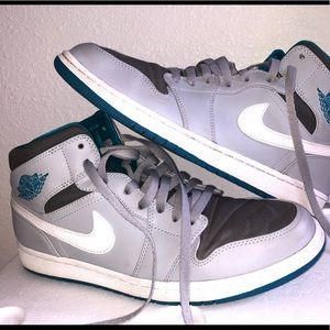 Air Jordan 1 Wolf Grey and Teal size 11.5